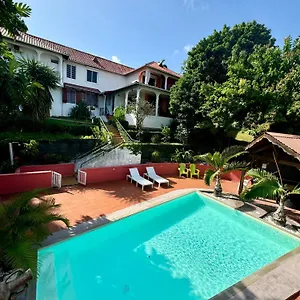 Guest house La Canopee Enchantee, D'hotes, Piscine, Proche Aeroport, Gare Maritime, Les Abymes